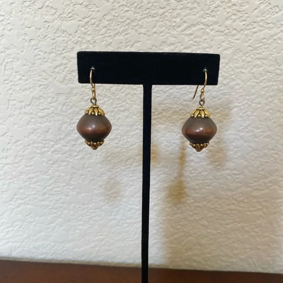 Elegant Gold and Brown Earrings - Picture 2 of 2